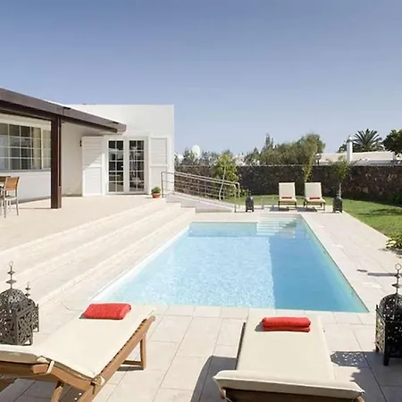 Puerto Del Carmen Sleeps 6 Pool Wifi T691337 Villa Puerto del Carmen (Lanzarote)