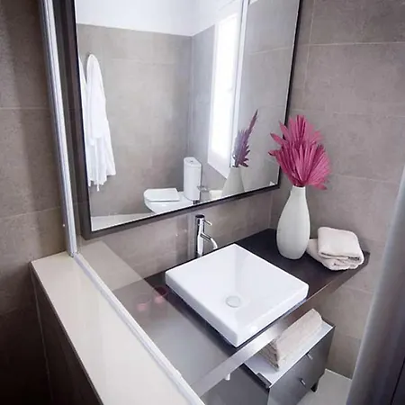 Puerto Del Carmen Sleeps 6 Pool Wifi T691337 * Puerto del Carmen (Lanzarote)